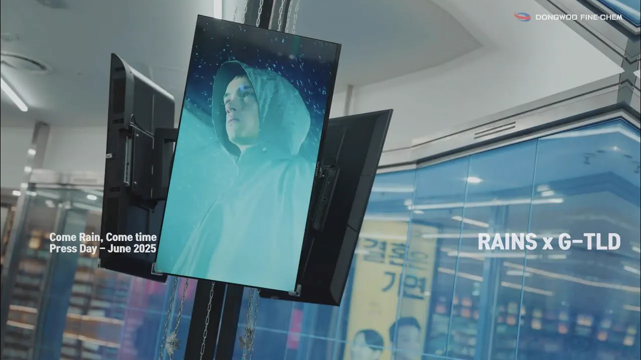 RAINS COEX 쇼윈도에서 작동하는 G-TLD 투명 디스플레이